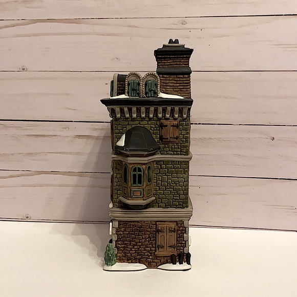 DEPARTMENT 56 - The Flat of Ebenezer Scrooge - Heritage Village -Dickens Village - Picture 3 of 10